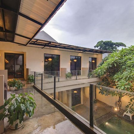 Escotel Casa De Luga Jakarta Exteriör bild