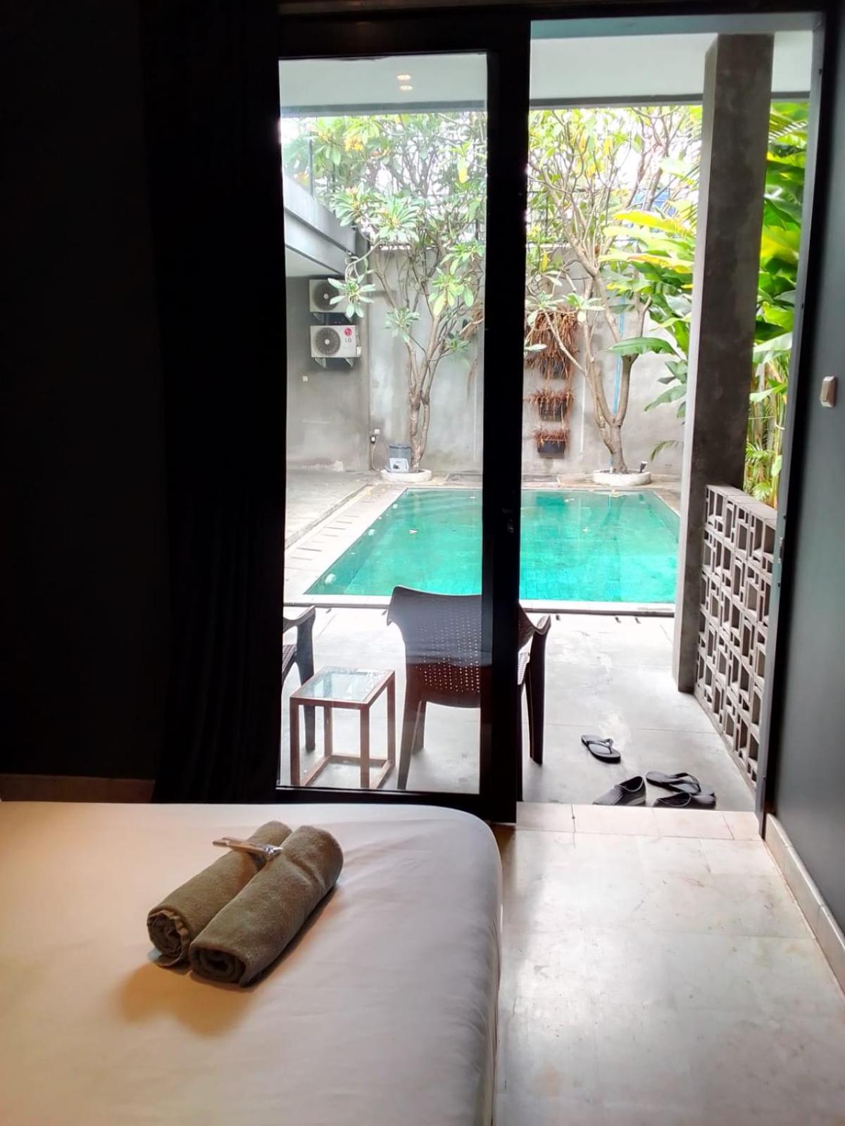 Escotel Casa De Luga Jakarta Exteriör bild