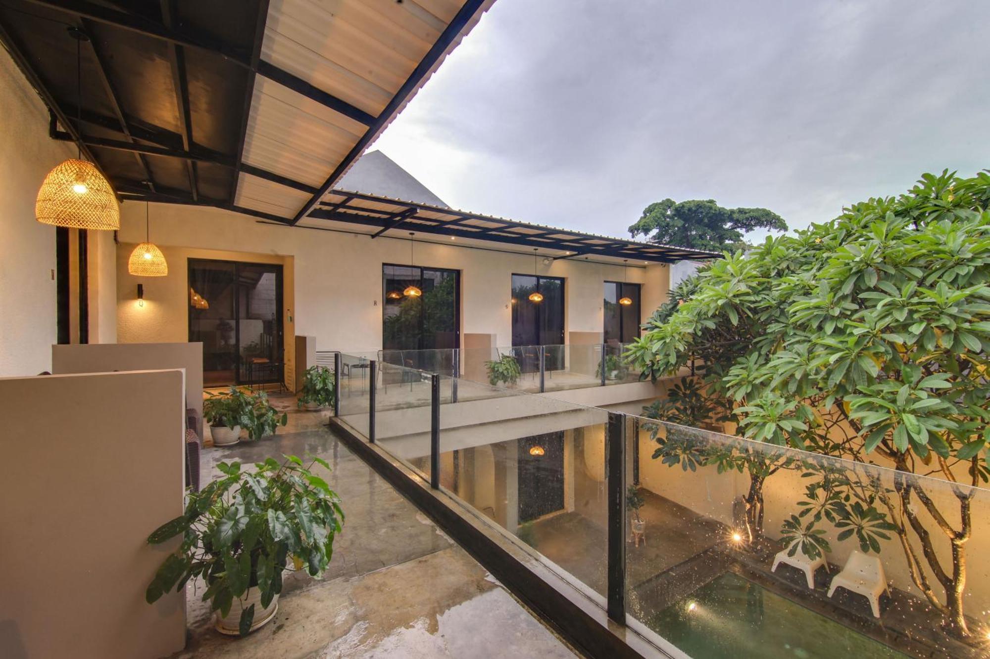 Escotel Casa De Luga Jakarta Exteriör bild