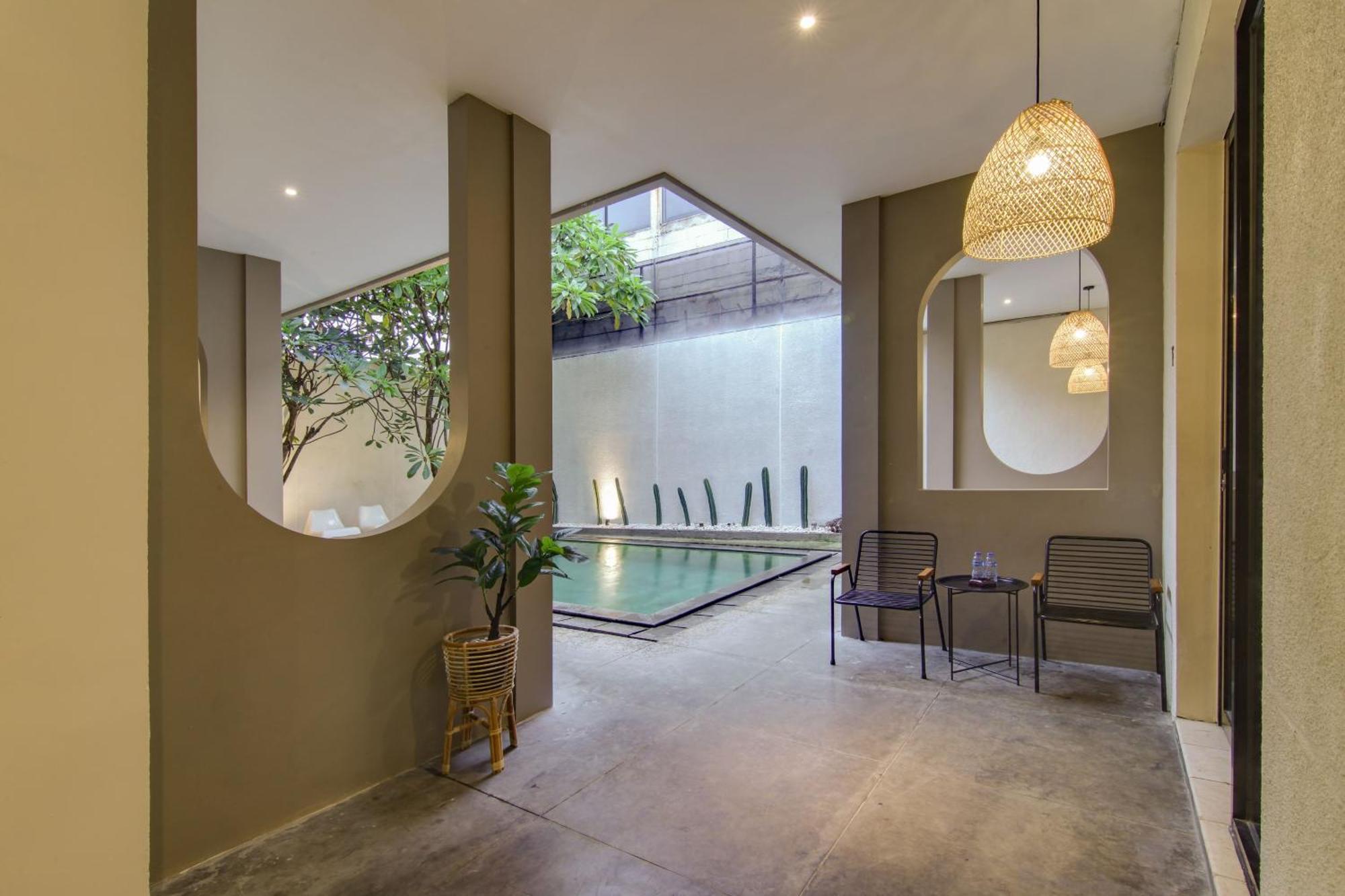 Escotel Casa De Luga Jakarta Exteriör bild