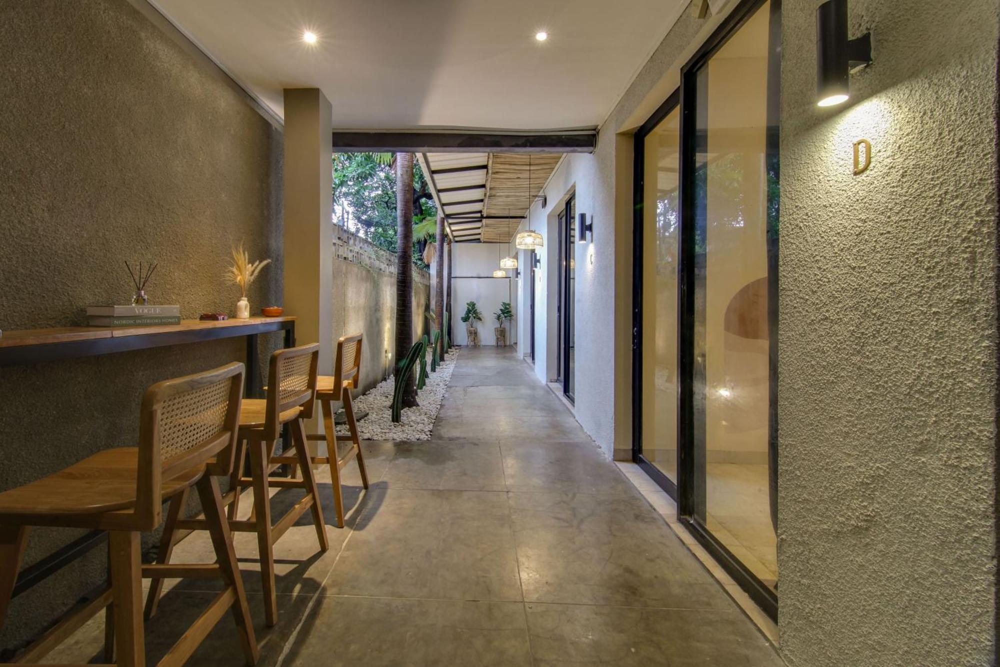 Escotel Casa De Luga Jakarta Exteriör bild