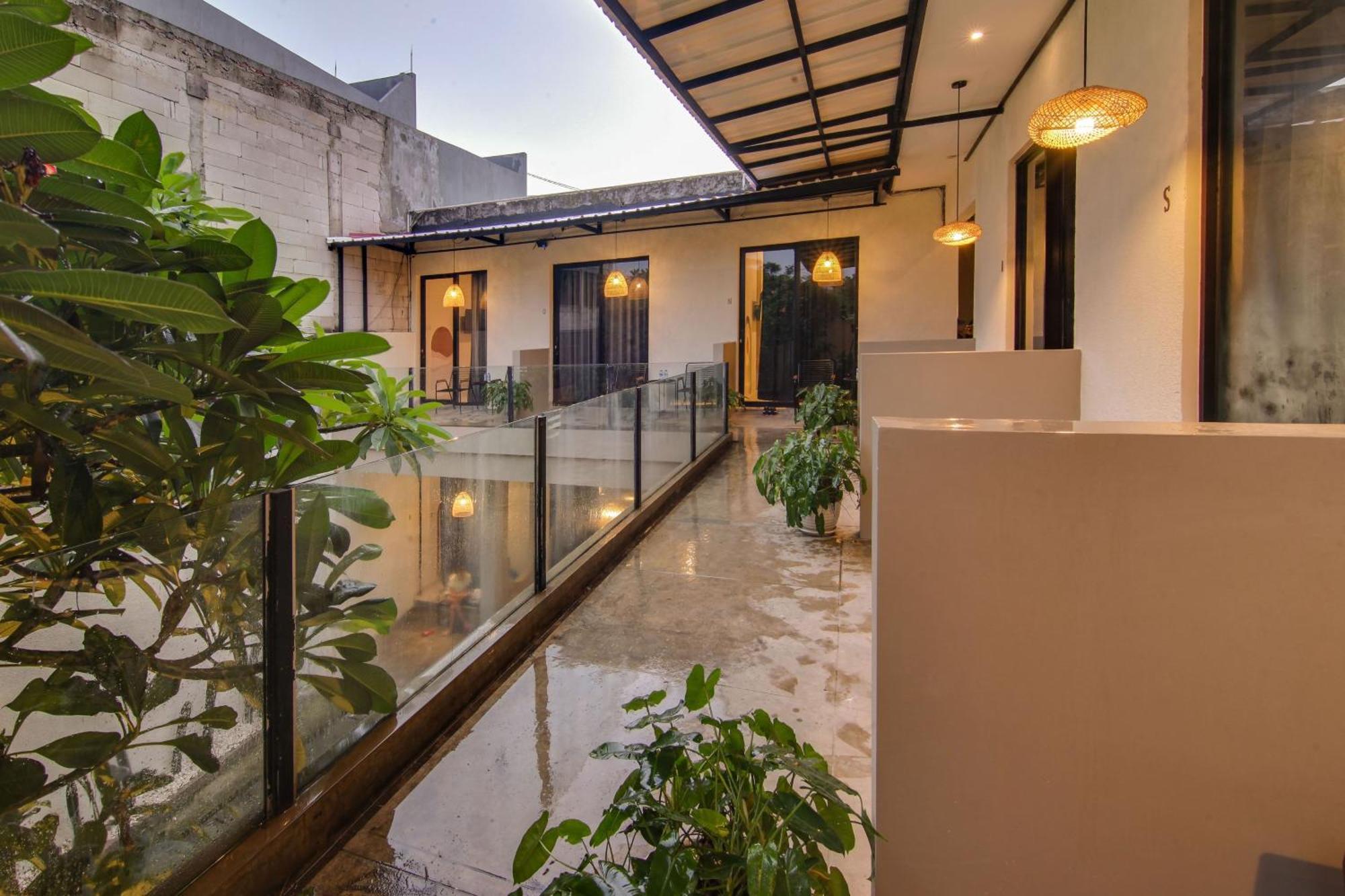 Escotel Casa De Luga Jakarta Exteriör bild
