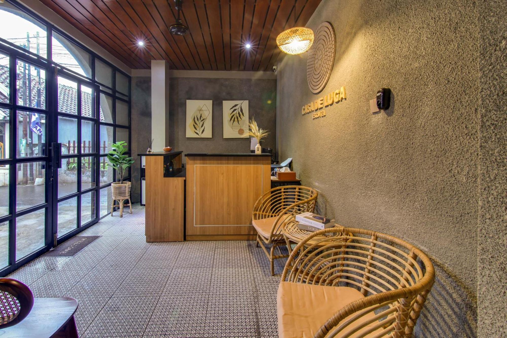 Escotel Casa De Luga Jakarta Exteriör bild